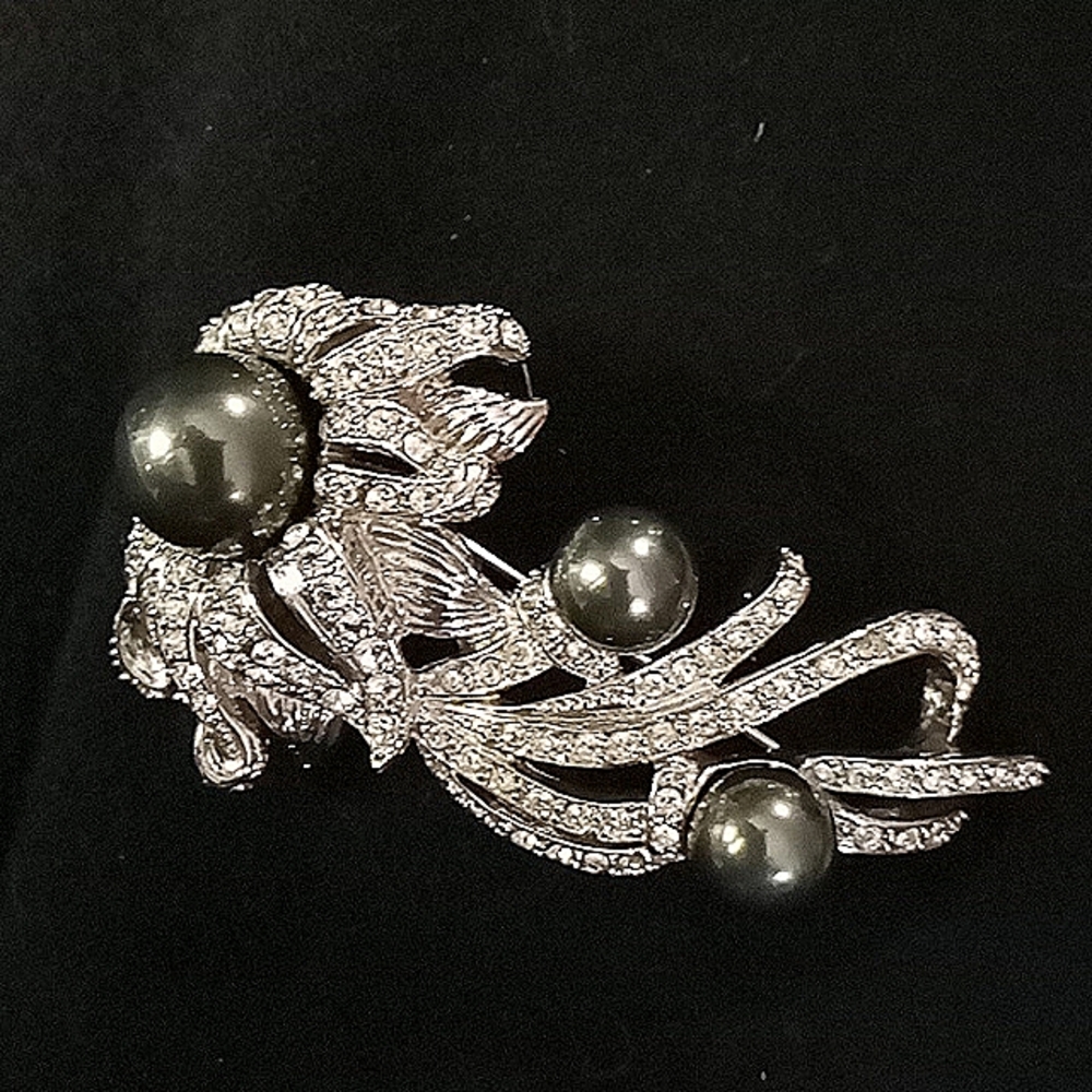 Nolan Miller silver/black pearl/rhinestone pin